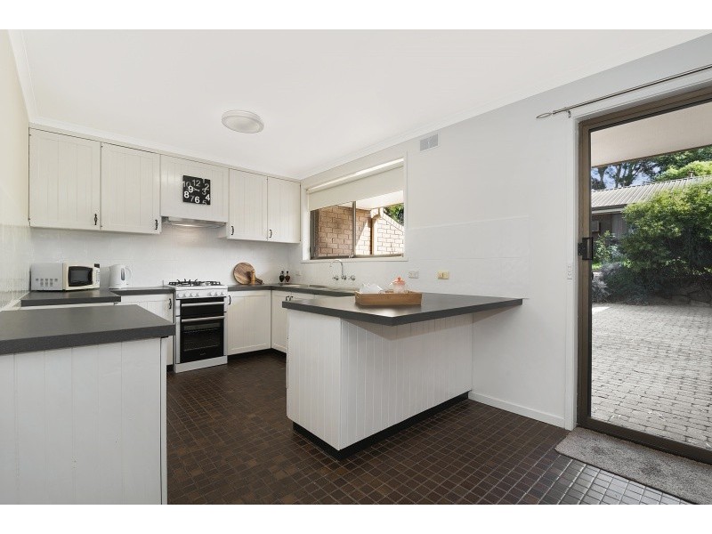2/204 Aspinall Street, Kangaroo Flat VIC 3555