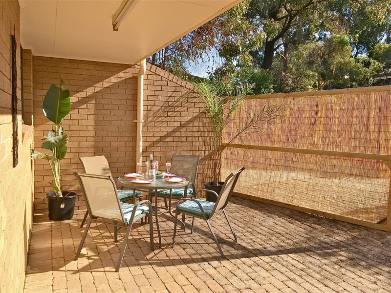 2/204 Aspinall Street, Kangaroo Flat VIC 3555
