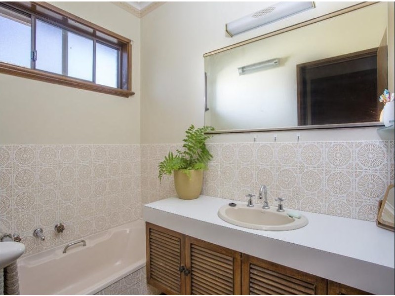 6 Osborn Avenue, Kangaroo Flat VIC 3555