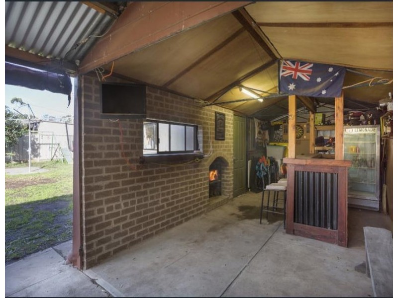 6 Osborn Avenue, Kangaroo Flat VIC 3555