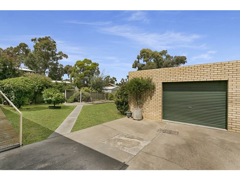 25 Holly Street, Golden Square VIC 3555
