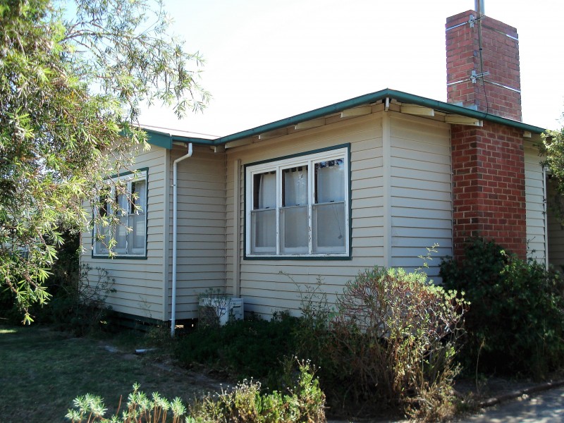 32 Armstrong Street, Charlton VIC 3525