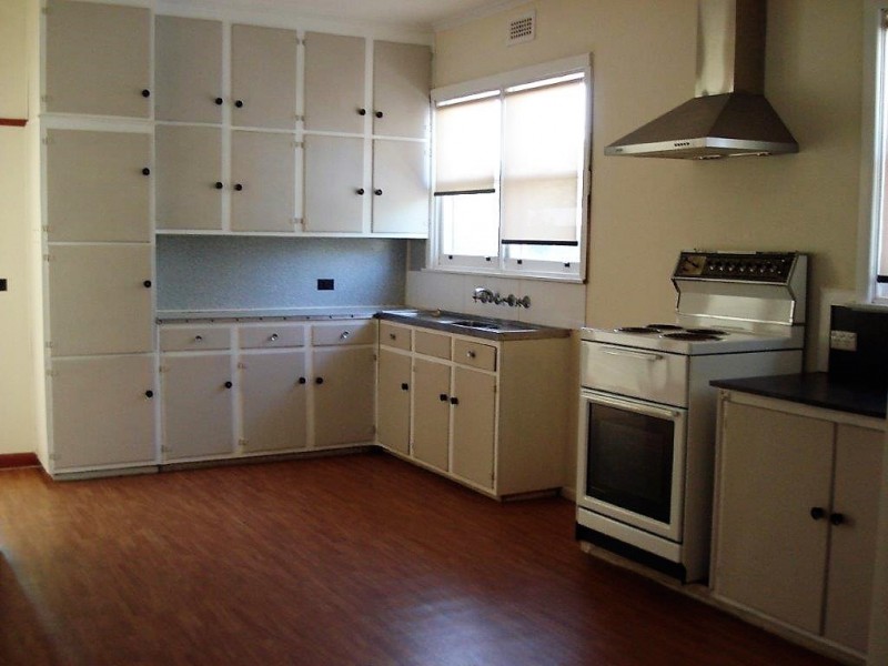 32 Armstrong Street, Charlton VIC 3525