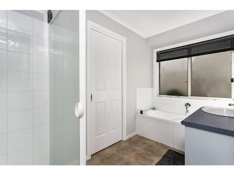 4B Becker Close, Golden Square VIC 3555