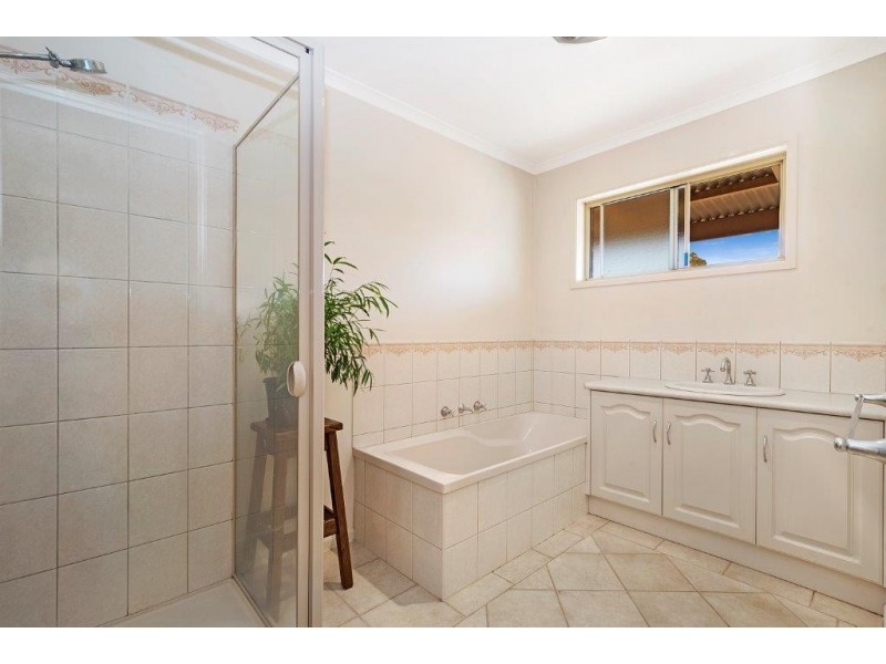 6 Hakea Road, Huntly VIC 3551