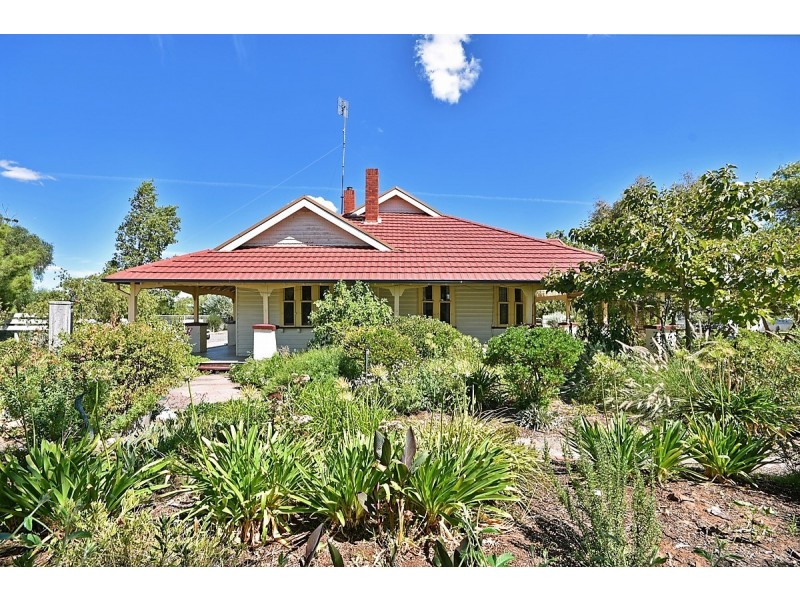 106 High Street, Charlton VIC 3525