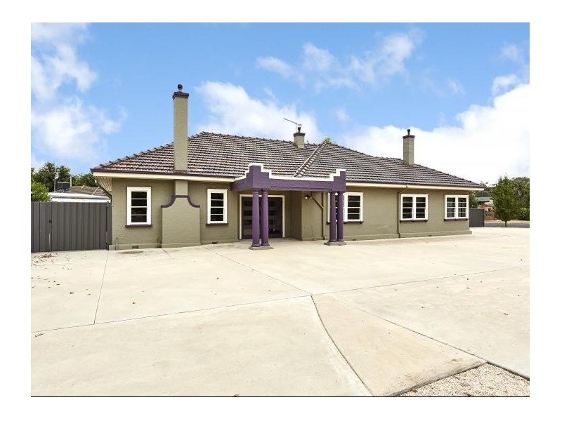 240 High Street, Kangaroo Flat VIC 3555