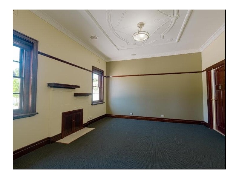 240 High Street, Kangaroo Flat VIC 3555