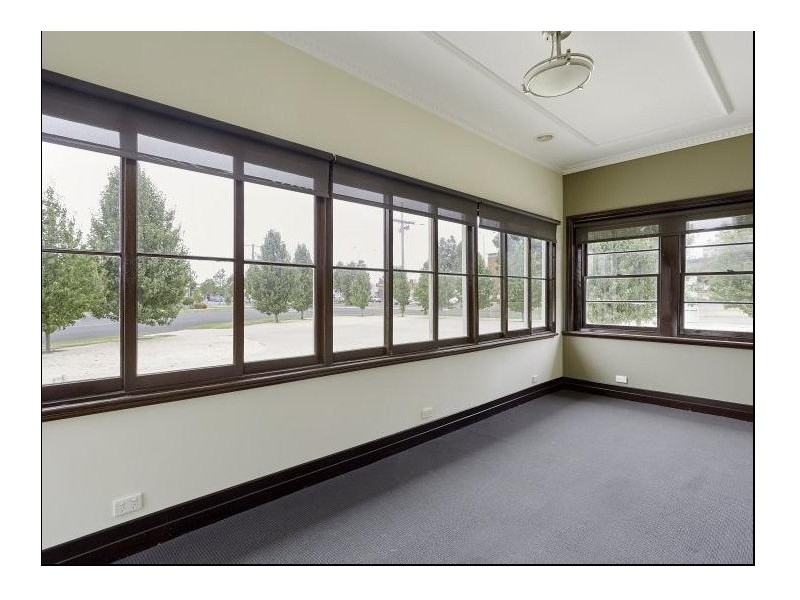 240 High Street, Kangaroo Flat VIC 3555