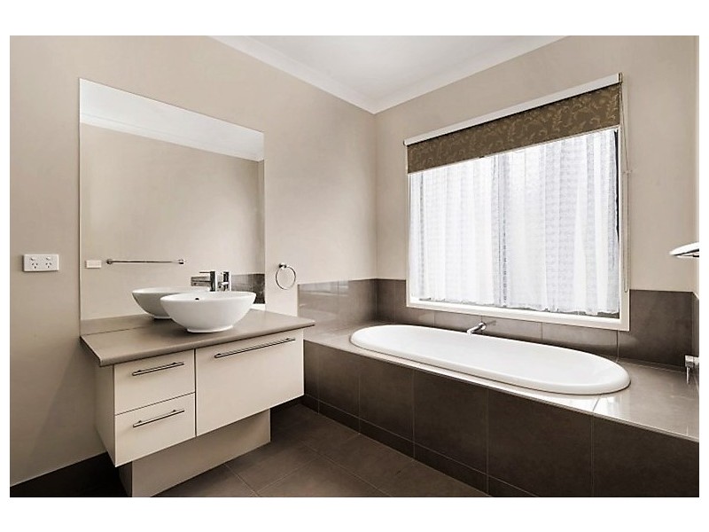 6 Thomas Drive, Marong VIC 3515