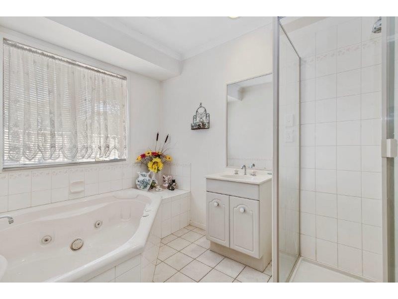 2 Hedley Court, White Hills VIC 3550