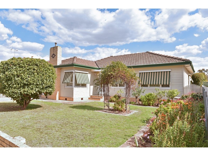 6 Thomas Street, Kangaroo Flat VIC 3555