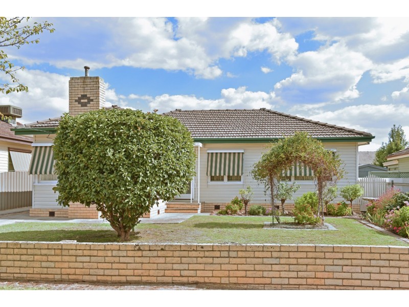 6 Thomas Street, Kangaroo Flat VIC 3555