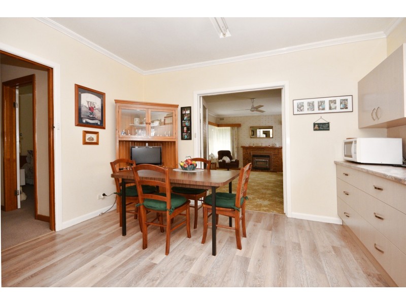 6 Thomas Street, Kangaroo Flat VIC 3555