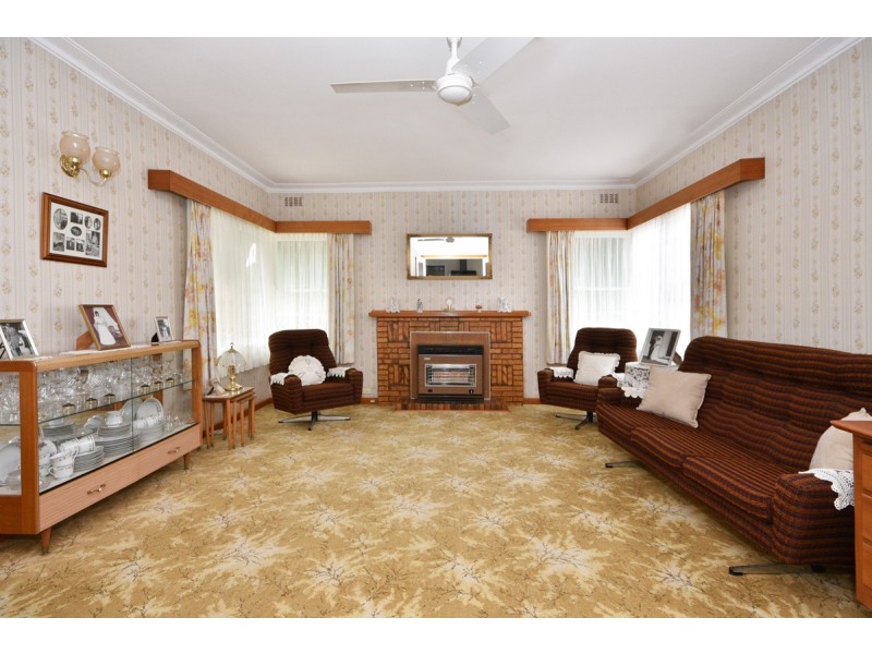 6 Thomas Street, Kangaroo Flat VIC 3555