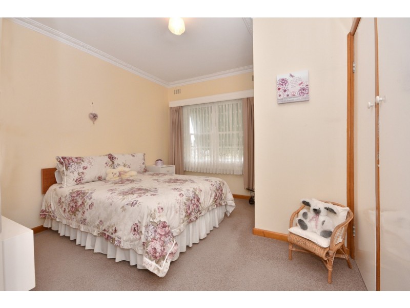 6 Thomas Street, Kangaroo Flat VIC 3555