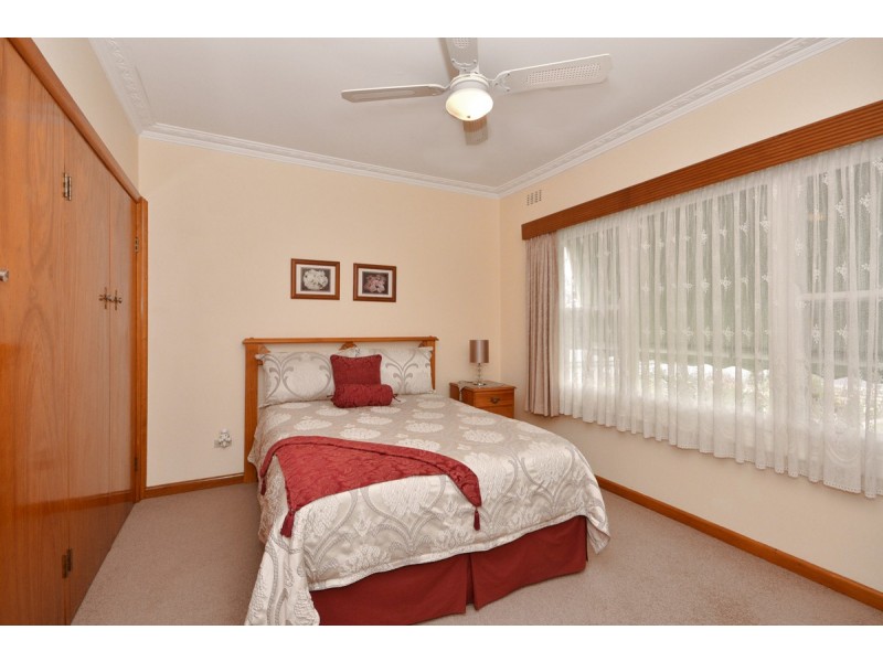 6 Thomas Street, Kangaroo Flat VIC 3555