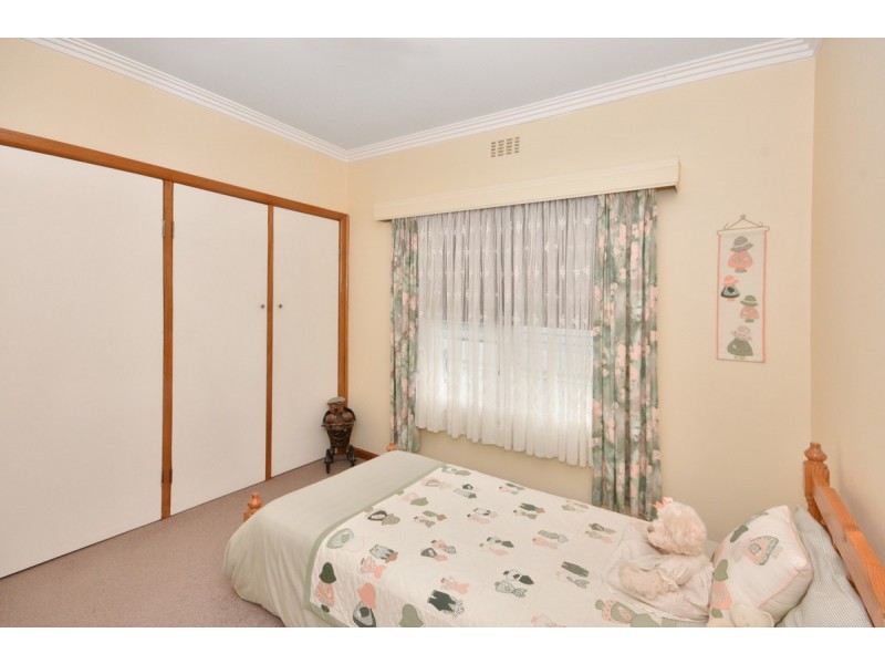 6 Thomas Street, Kangaroo Flat VIC 3555