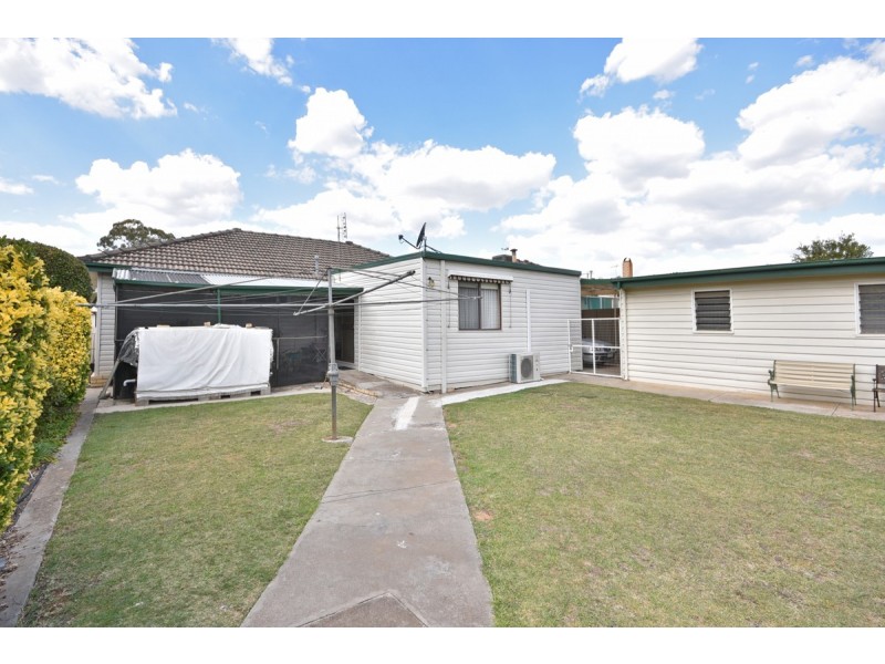 6 Thomas Street, Kangaroo Flat VIC 3555