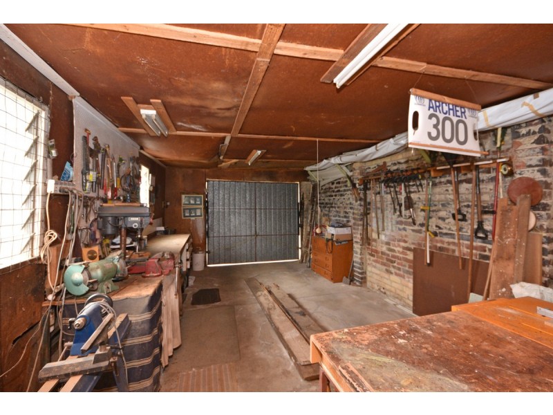 6 Thomas Street, Kangaroo Flat VIC 3555