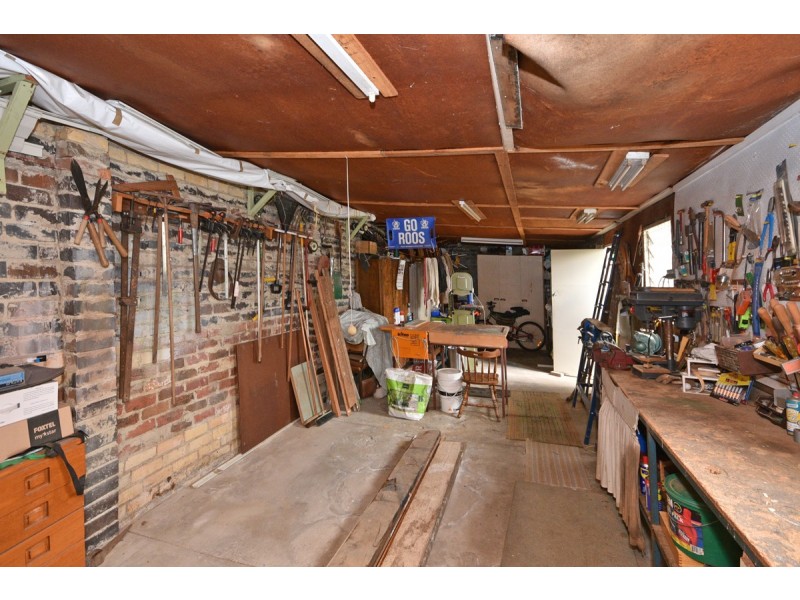 6 Thomas Street, Kangaroo Flat VIC 3555