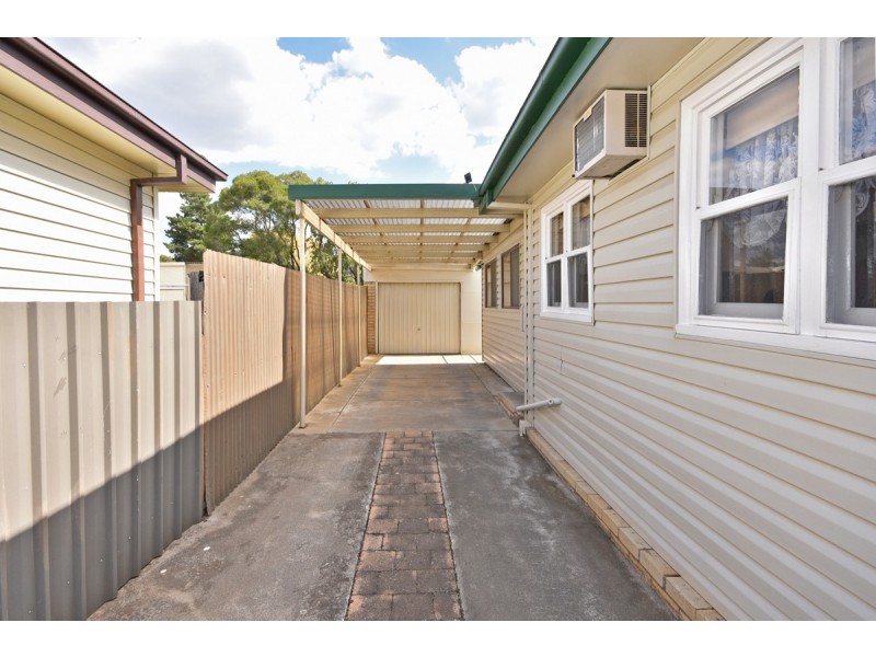 6 Thomas Street, Kangaroo Flat VIC 3555