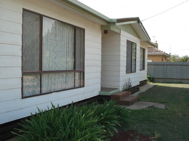 12 Wilson Street, Charlton VIC 3525