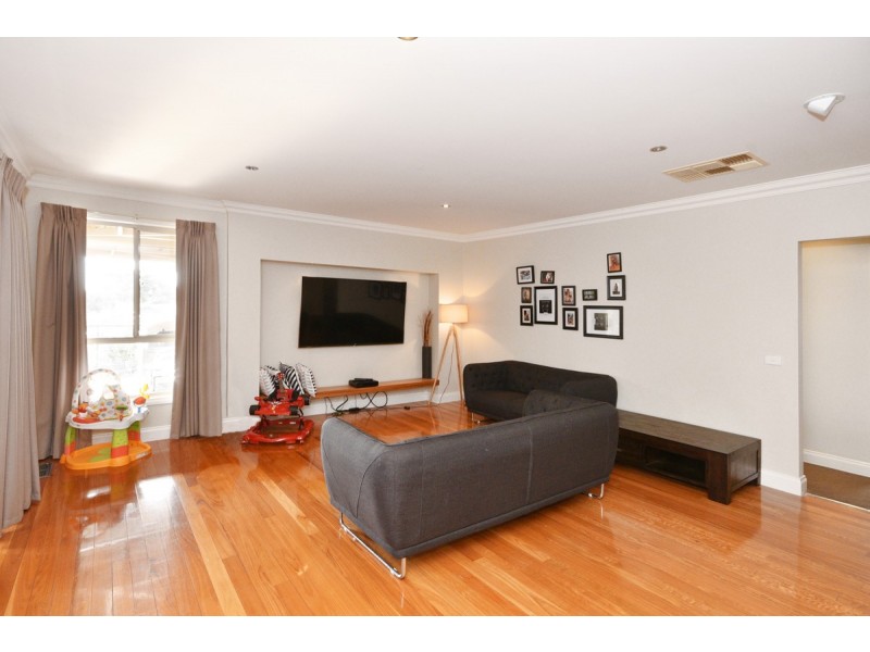 16 Irrabella Place, Kangaroo Flat VIC 3555