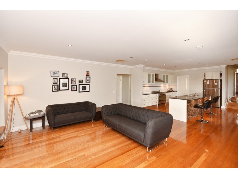 16 Irrabella Place, Kangaroo Flat VIC 3555