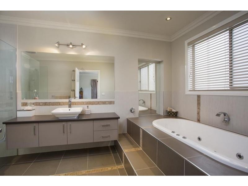 16 Irrabella Place, Kangaroo Flat VIC 3555