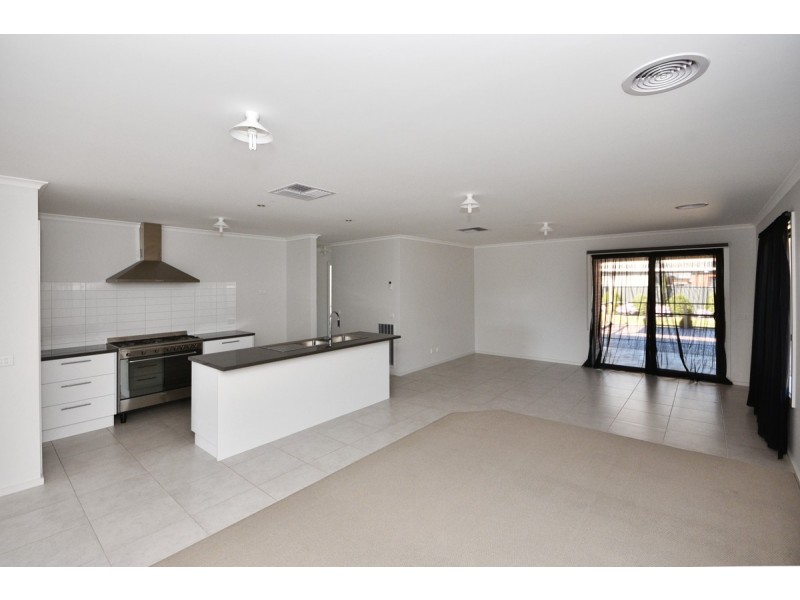 242 Station Street, Epsom VIC 3551