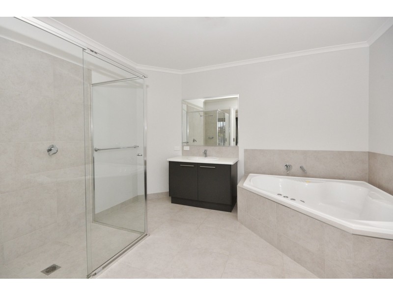 242 Station Street, Epsom VIC 3551