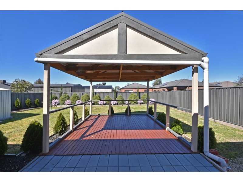 242 Station Street, Epsom VIC 3551