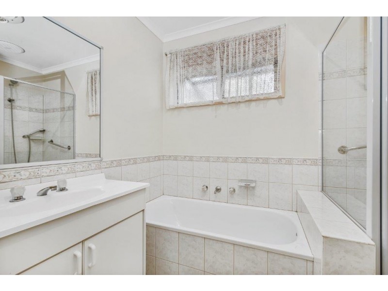 4/18 Lowe Street, Kangaroo Flat VIC 3555