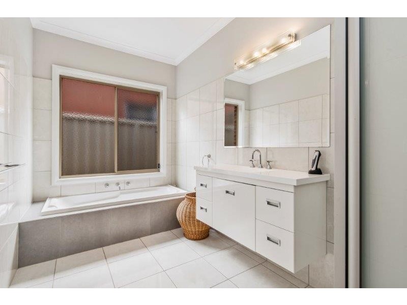 5 Bronze Drive, Kangaroo Flat VIC 3555
