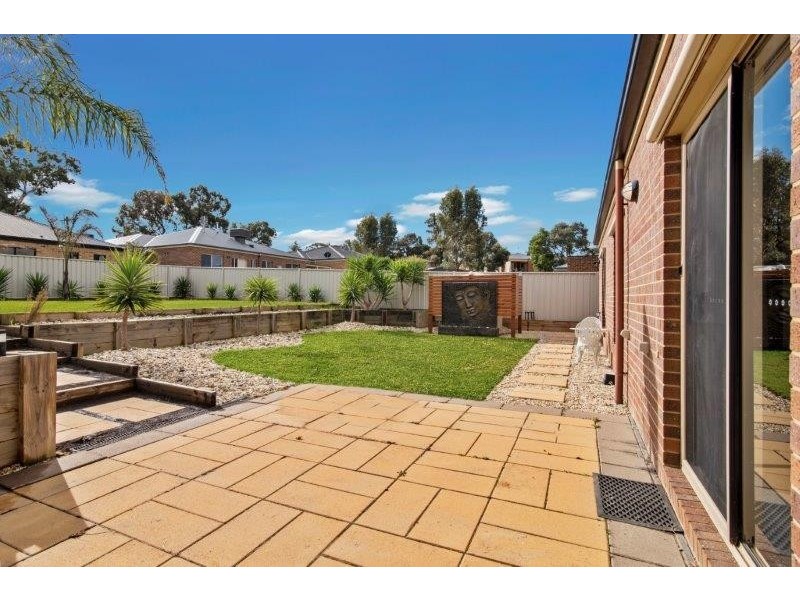 5 Bronze Drive, Kangaroo Flat VIC 3555