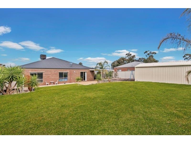 5 Bronze Drive, Kangaroo Flat VIC 3555