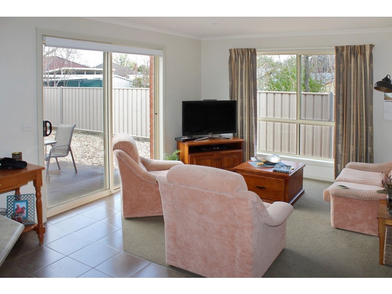 2/7 White Street, Kennington VIC 3550