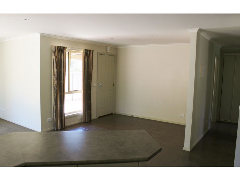 2/7 White Street, Kennington VIC 3550