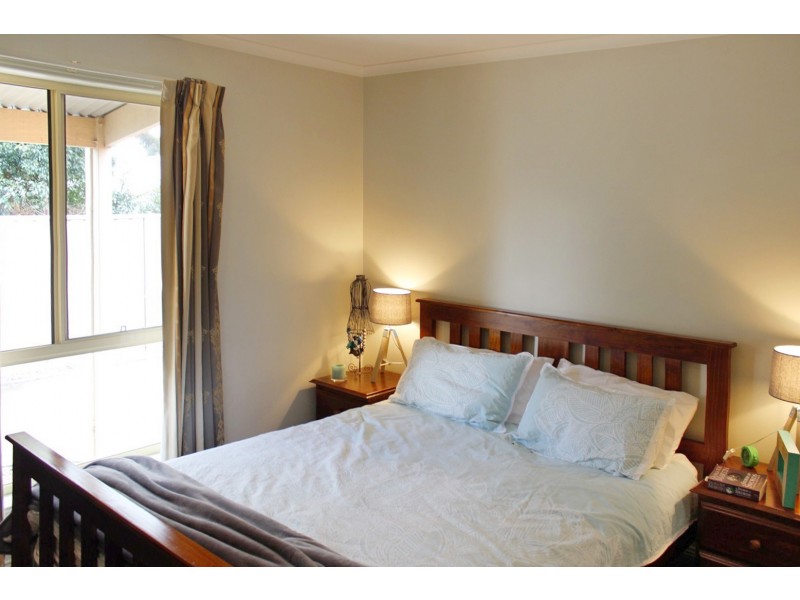 2/7 White Street, Kennington VIC 3550