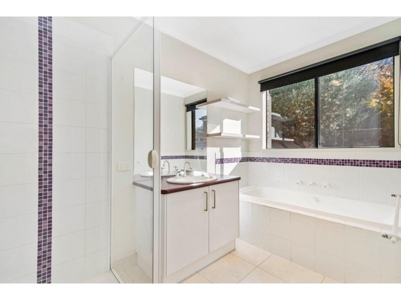 20 Cooba Drive, Epsom VIC 3551