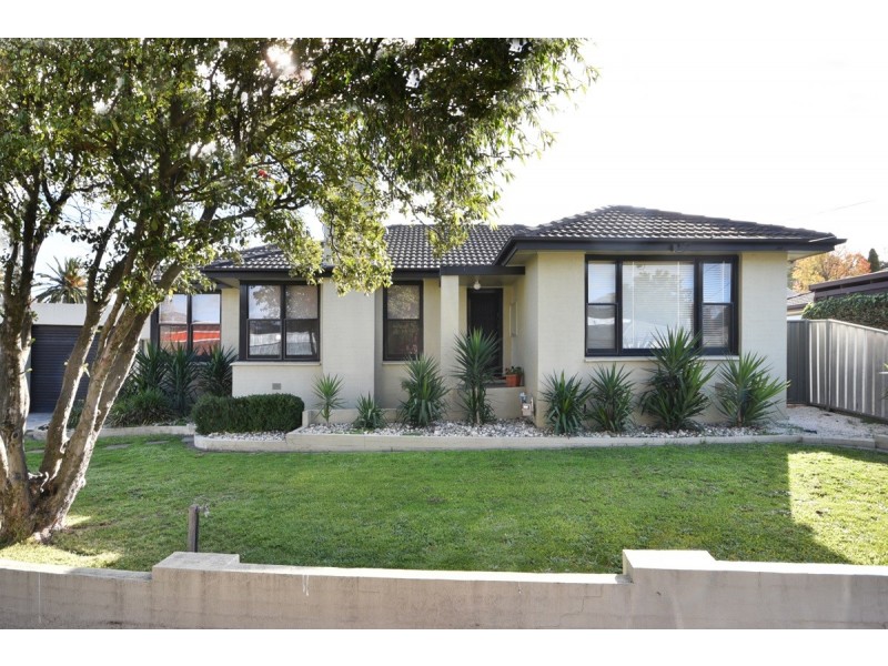 1 Clarence Avenue, Kennington VIC 3550