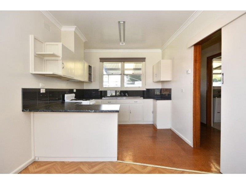 1 Clarence Avenue, Kennington VIC 3550