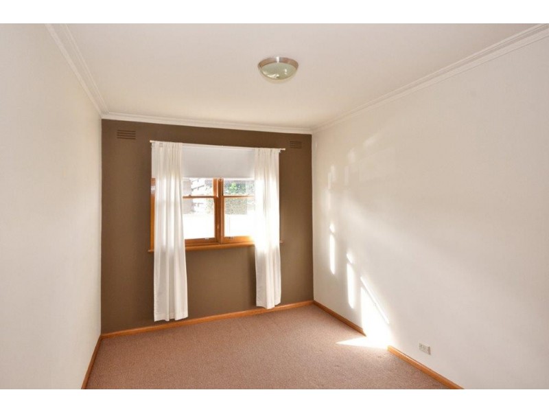 1 Clarence Avenue, Kennington VIC 3550