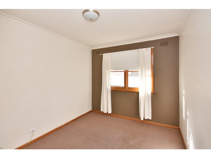 1 Clarence Avenue, Kennington VIC 3550