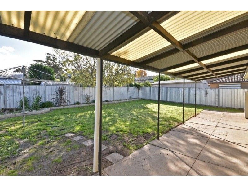1 Clarence Avenue, Kennington VIC 3550