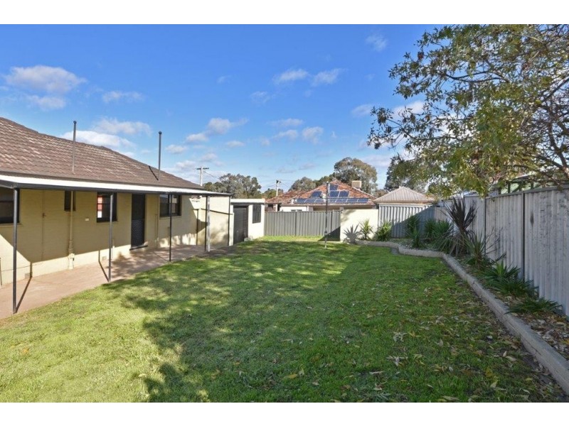 1 Clarence Avenue, Kennington VIC 3550