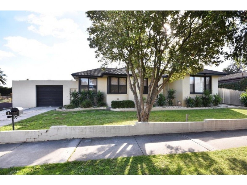 1 Clarence Avenue, Kennington VIC 3550