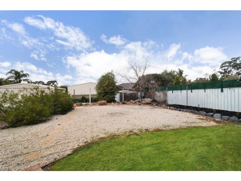 16 Yarunga Drive, Kangaroo Flat VIC 3555