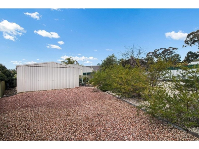 16 Yarunga Drive, Kangaroo Flat VIC 3555